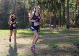 Freshman Grace Kearney as she strongly finishes off the race with determination. Photo by Isabelle Pabon